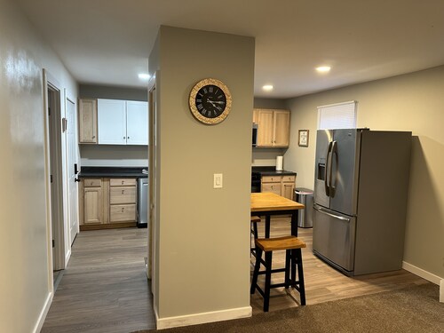 Madisons place, a newly remodeled duplex is 5 mins away from OSF and Carle hosp
