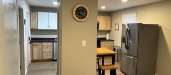 Madisons place, a newly remodeled duplex is 5 mins away from OSF and Carle hosp
