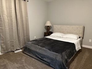 1 bedroom, iron/ironing board, WiFi, bed sheets - Madisons place, a newly remodeled duplex is 5 mins away from OSF and Carle hosp
(Peoria)