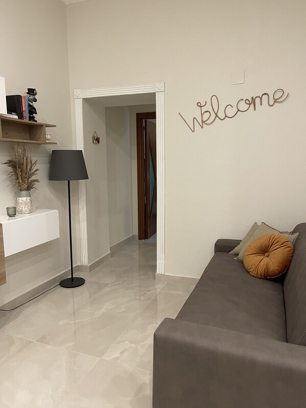 Smart TV, books - Miracles on 32nd street (Napoli)