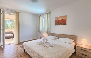 4 camere, culla da viaggio, Wi-Fi gratuito, lenzuola