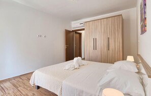 4 soverom, reiseseng for barn, wi-fi (inkludert) og sengetøy