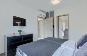 3 slaapkamers, reisbedje, gratis wifi, beddengoed