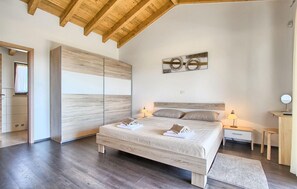 3 camere, culla da viaggio, Wi-Fi gratuito, lenzuola