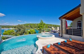 Pool - Gorgeous home in Pula (Pula)