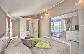 5 bedrooms, travel crib, free WiFi, bed sheets