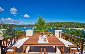 Outdoor dining - Gorgeous home in Pula (Pula)