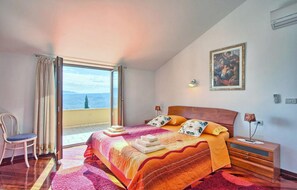 4 quartos, berço de viagem, Wi-Fi de cortesia, roupa de cama