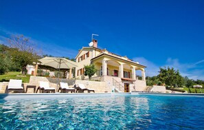 Pool - Awesome home in Pican (Pican)