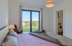3 bedrooms, travel crib, free WiFi, bed sheets