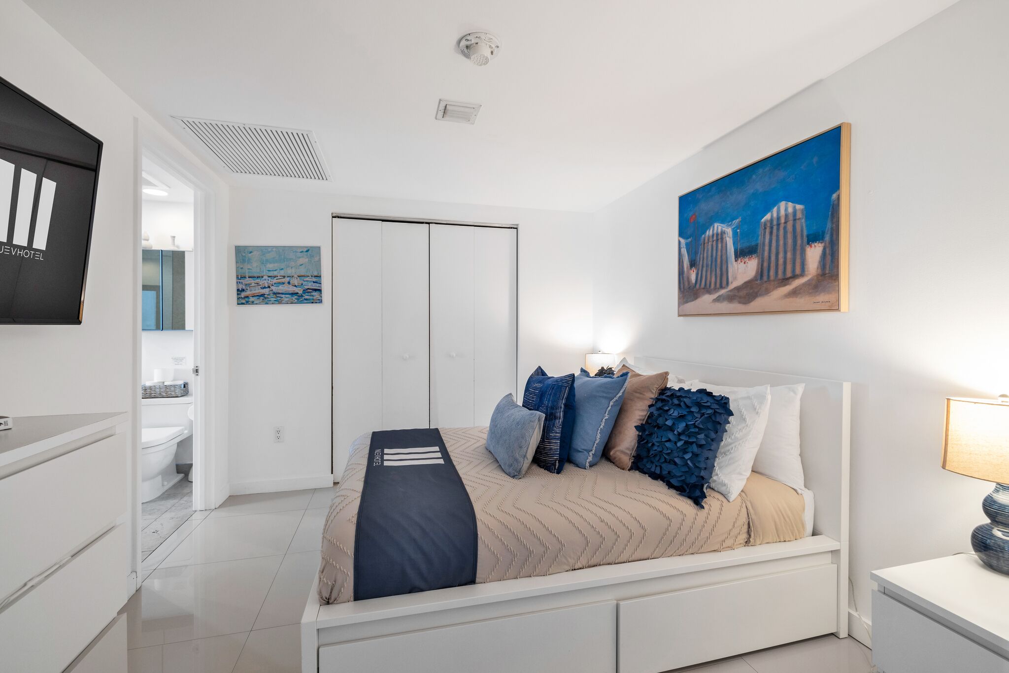 W Hotel Super Lux 2BR Condo with Amazing View & Amenities 