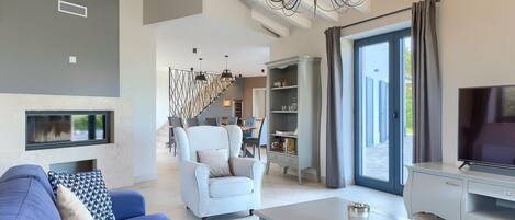 TV, fireplace, table tennis