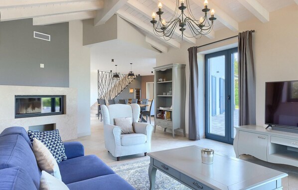 TV, peis og bordtennis