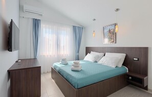 3 Schlafzimmer, Reisekinderbett, kostenloses WLAN, Bettwäsche