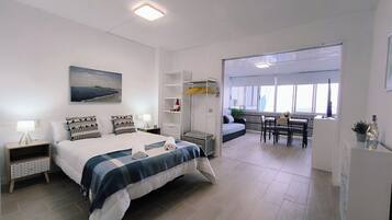 1 soverom, strykejern/-brett, reiseseng for barn og wi-fi