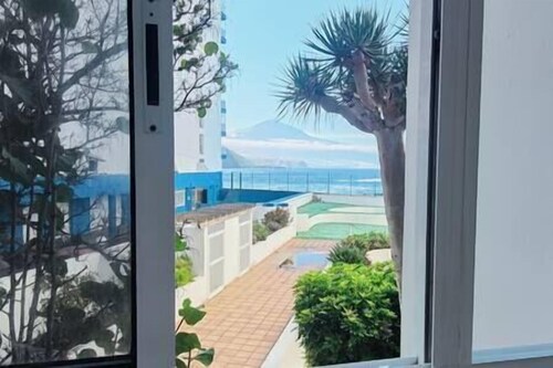 NEAR THE SEA IN MESA DEL MAR