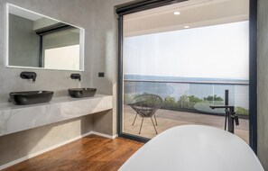 Regadera y secadora de cabello 