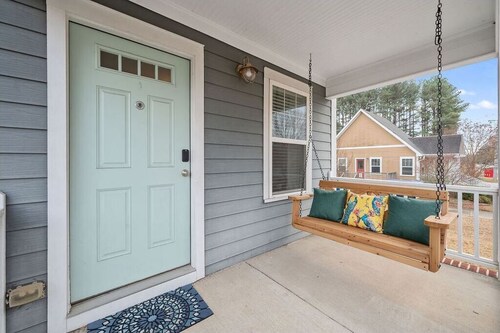 NEW • Victorian Theme • 3BR • LRG Backyard
 close to PNC Arena and RDU Airport 