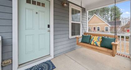 NEW • Victorian Theme • 3BR • LRG Backyard
close to PNC Arena and RDU Airport