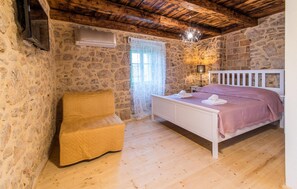 2 camere, culla da viaggio, Wi-Fi gratuito, lenzuola
