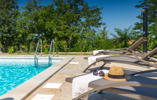 Beautiful home in Pazin with private swimming pool, can be inside or outside
