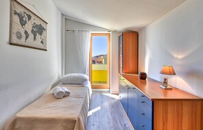 6 室のベッドルーム、旅行用ベビーベッド、WiFi (無料)、ベッドシーツ