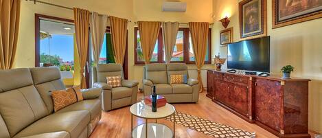 TV, fireplace, foosball, table tennis