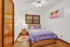 3 bedrooms, desk, iron/ironing board, WiFi