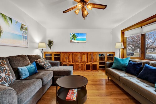 3 Bedroom, cozy house in Milwaukee near airport