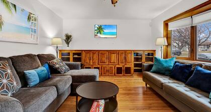 3 Bedroom, cozy house in Milwaukee near airport