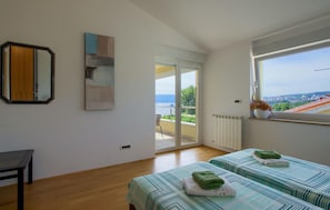 4 bedrooms, travel cot, free WiFi, bed sheets