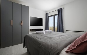 5 Schlafzimmer, Zimmersafe, Bügeleisen/Bügelbrett, Reisekinderbett