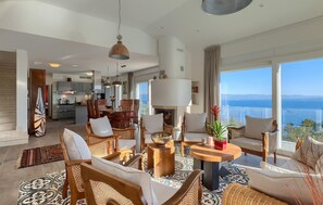 TV, fireplace, stereo - Nice home in Moscenice (Moscenice)