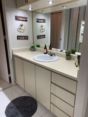 Bathroom - Beautiful Tropical Escape 1 bd. Apt. 7g (Carolina)