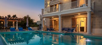 Beautiful home in Rogoznica with sauna