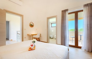 3 habitaciones, cuna de viaje, wifi gratis y ropa de cama