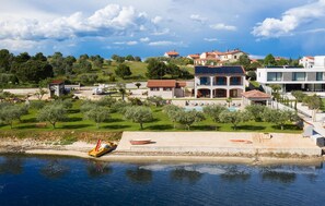 المنشأة من الخارج