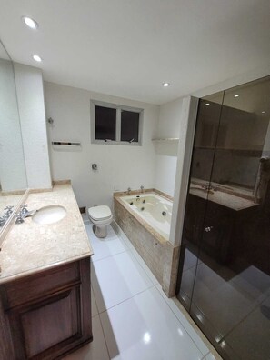 Whirlpool, Seife, Toilettenpapier