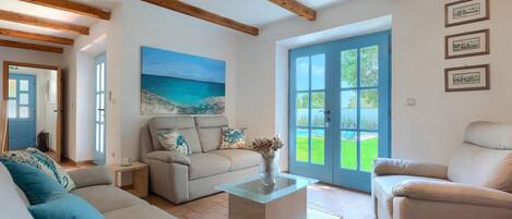 Fernseher, DVD-Player, Stereoanlage