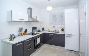 Refrigerador, microondas, horno y lavavajillas 
