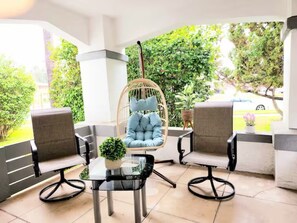 Terrace/patio - SP18 Prime location LUXE 2Bedroom / 1Bath Apartment kingsize bed! (South Pasadena)