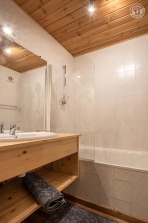 Shower, hair dryer - LA Cascade - Saint Pancrace (SAINT PANCRACE)