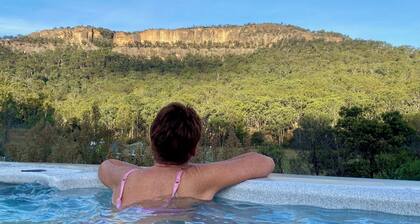 The Nile Farmstay - Cabin with cliff views, hiking trails, heated spa