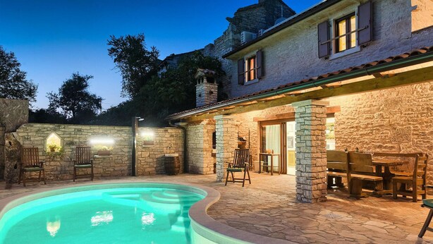 A stone building with a swimming pool, outdoor seating, and a stone wall. - Pet friendly home in Barban (Barban)