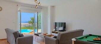 Amazing home in Smrika