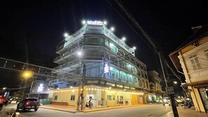 Boating - SoursdeiSawadeeBoutique (Kampot)
