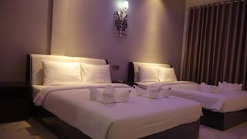 Familien-Doppel- oder -Zweibettzimmer, 2 Doppelbetten, Bergblick | Kostenloses WLAN