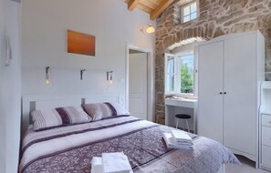 2 habitaciones, cuna de viaje, wifi gratis y ropa de cama 