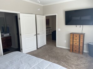 2 habitaciones, tabla de planchar con plancha, wifi y ropa de cama 