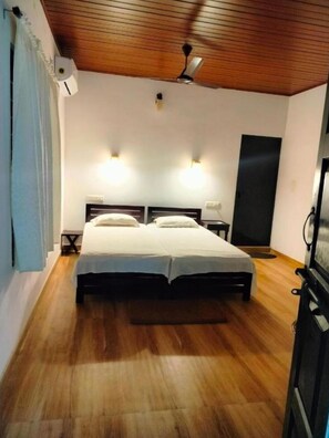 4 bedrooms, WiFi, bed sheets